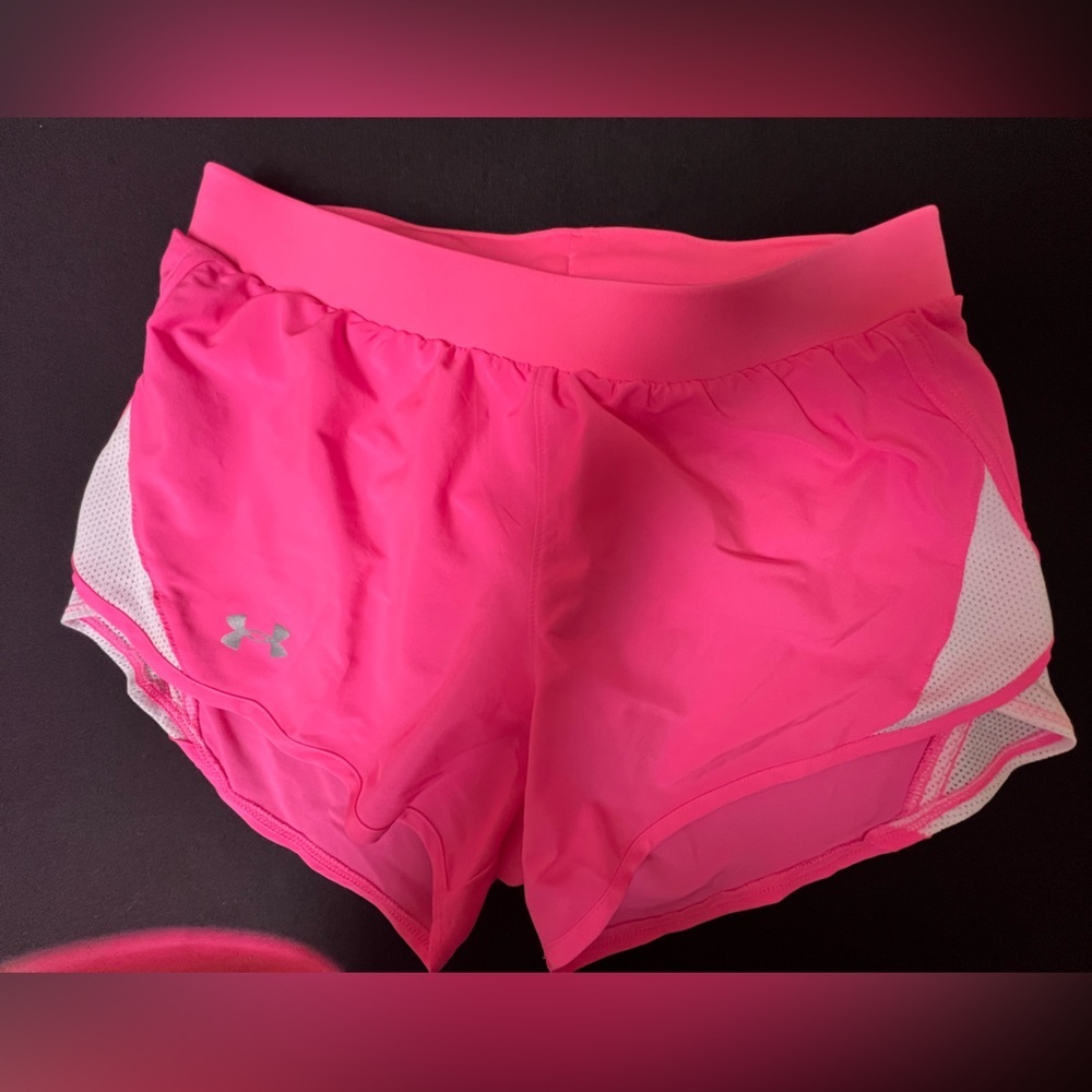 UNDER ARMOUR WOMEN’S HEAT GEAR,  LOOSE FIT HOT PINK RUNNING SHORTS SIZE XS